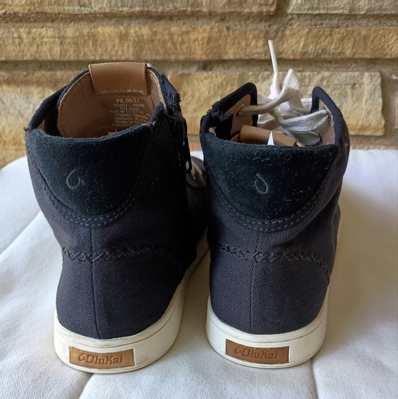 Olukai Stylish Black High-Top Sneakers_10 - Picture 4 of 8